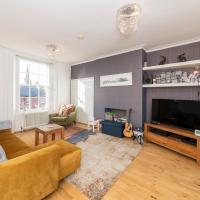 Pass the Keys Music-Themed and Kid-Friendly Flat close to Centre