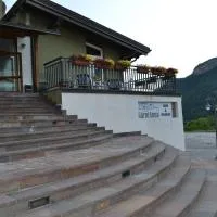 GARNI ANNA، فندق في Besenello