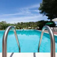 Villa grandissima piscina e verde giardino m215