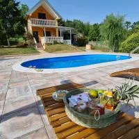 Croatia Cottage, peaceful countryside retreat with pool & vineyard view, hotel i Nova Kapela