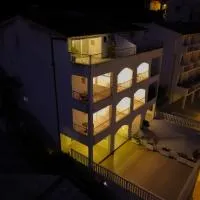 Apartments Larus, khách sạn ở Baška Voda