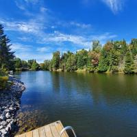 River Cottage, Canoe, Kayaks, Hot Tub, Relaxation, hotel em Kawartha Lakes