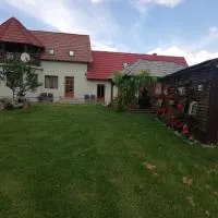 Imádó Vendégház, hotel u gradu 'Cernatu de Sus'