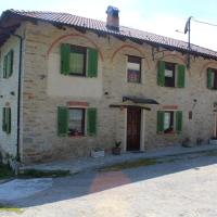 2 bedrooms appartement with garden at Mombarcaro, hotel a Mombarcaro