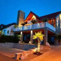 Luxus Ferienwohnung Chalet Seenähe, hotel i Schalkenmehren