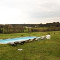 Mas Goy, casa rural con piscina, hotel in Girona