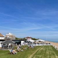 The Relais Cooden Beach, hotel in Bexhill