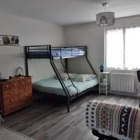 Maison studio individuelle fraichement rénovée، فندق في Paray-le-Frésil