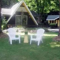 Amber Lantern Two-Bedroom Cottage, hotel Lake George-ban