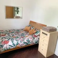 Room in Stratford with private bathroom and parking