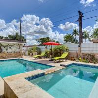 Breezy Naples Home with Private Outdoor Pool!、ネープルズ、East Naplesのホテル