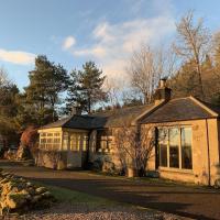 Glenbuchat, Cairngorms Park - Secluded Cottage in a peaceful elevated location, hotel in Strathdon