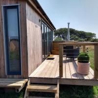 Ailsa stunning luxury escape Cleeves Cabins, hotel in Dalry