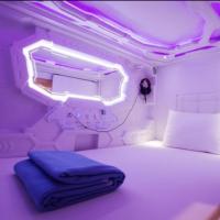 Super OYO 91328 Fiducia Capsule Hotel, hotell i Taman Sari i Jakarta