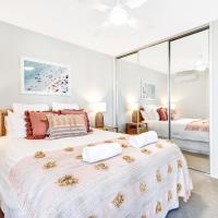 Central Kings Beach 2 BR APT w Pool and Spa access, hotel in Kings Beach, Caloundra