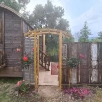 La roulotte au coeur du maquis – hotel w mieście Carbuccia