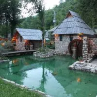 Rafting Camp Tara Center Tri Vodenice, hotel di Bastasi