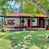 Mobilhome sous chalet en bois à la ferme, hotelli kohteessa Josnes