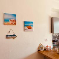 Coral Beach Apartment- Steps from Sea, AC & WIFI, Hotel in Giardini-Naxos