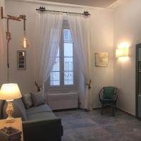 Charmant Studio avec Mezzanine, Climatis&eacute;, au C&oelig;ur de Menton, Proche Plages et Commerces - FR-1-196-300, hotel in Menton