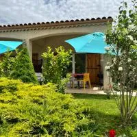 Le Romulus, hotel sa Roumoules