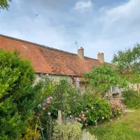 Gite de la Maison Fort، فندق في Vereaux
