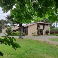 Domaine Jardin d'En Naoua, hótel í Maubec