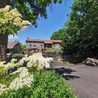Le clos des pierres rouges, khách sạn ở Saint-Privat-dʼAllier