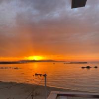 Rika&rsquo;s seaside apartments, kh&aacute;ch sạn ở Chania Town