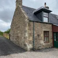 Quirky Highland Cottage with Stunning Views、Wester Fearnのホテル