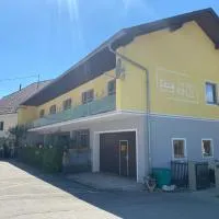 Pension Kinzl mit E-Ladestation, hotel di Offenhausen