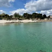 Hôtel de la cale, hotel v destinaci Fouesnant