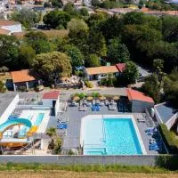 Camping Paradis 4 étoiles Au Port de L'Houmeau - La Rochelle – hotel w mieście LʼHoumeau