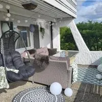 Bergen Apartment with Fjord View, hotel u gradu 'Isdalsstø'