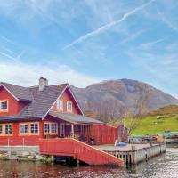 Beautiful home in kra with 3 Bedrooms and WiFi, hotell i Åkra