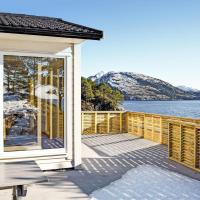 Nice Home In Flor With 9 Bedrooms And Wifi, hotel in zona Aeroporto di Florø - FRO, Florø