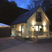 Bluebell Cottage with Hot Tub, hotel in Ballachulish
