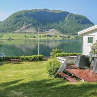 Two-Bedroom Holiday Home in Malmefjorden, hotell i Sylte