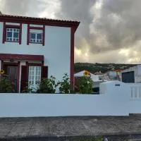 Villa Kai Casa frente al mar y completamente restaurada, hotel a Santa Cruz das Flores