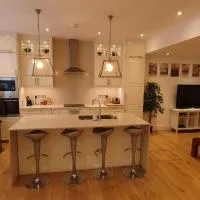Luxury 2 bed/bath apartment next to Hyde Park