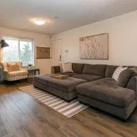 Cozy Renovated Oasis W Private Terrace & Parking, hotel em Victoria