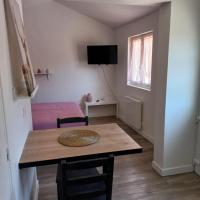 COQUETTE MAISONNETTE, hotel near Bourges Airport - BOU, Bourges