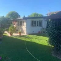 Ferienhäuschen, ländlich, nah am Meer, Casetta in campagna vicino al mare ,Ariacondizionata, hotel a Luni