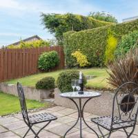 Find Dwellcome Home Ltd for assurance from our past guests of this new property - King & Dble Bedroom Garden Bungalow, free 2 vehicles driveway parking, fast broadband & garden Ideal for contractors and families Homely & Miles better than a hotel room, hotel in Westhill