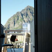 Brand new apartment by the sea in Henningsvær