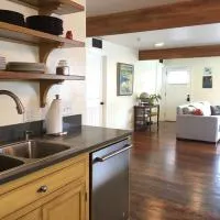 Adorable Home on the Park 10 Miles South of Eugene, hotel v destinaci Creswell