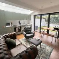 Contemporary 1 Bedroom Apartment in Peckham with Garden