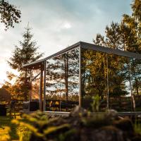 Mirror house, hotell i Tīnūži