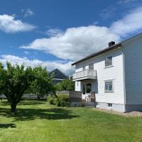 Sjarmerende bolig med stor eplehage, hotell i Tønsberg