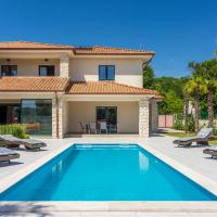 Villa Palma with Heated Private Pool, hotel v destinaci Podhum